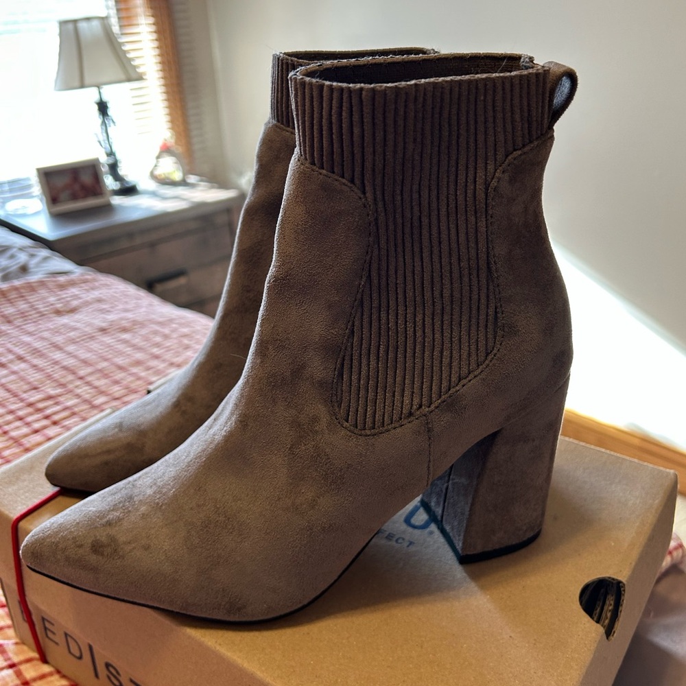 Steven by Steve Madden heeled booties in taupe